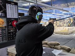 -都市枪神实弹射击俱乐部