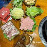 今天火锅吃撑了，超满足