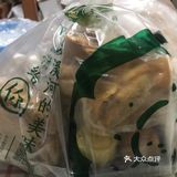 只有普通豆沙,有点甜,但是蛋黄糯糯的沙沙的很好吃