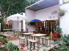 -Chom Cafe and Restaurant