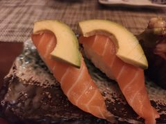 三文鱼牛油果寿司-西村居酒屋