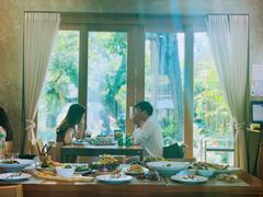 -Chom Cafe and Restaurant
