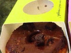 巧克力布朗尼羊角甜甜圈-西点坊(浦东香格里拉店)