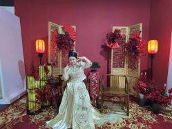 -现代经典婚纱摄影