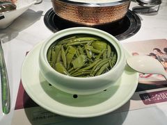 -洪氏嗨捞·广东猪肚鸡·椰子鸡火锅(西咸万象城店)