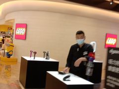 -王府井百货熙地港店
