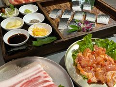 -围炉肉舍•炭烤活鳗•丹东海鲜烤肉(步行街店)