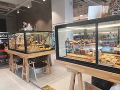 面包甜点陈列柜-熊叔熊婶面包房(团结湖店)