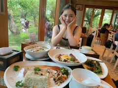 -Chom Cafe and Restaurant