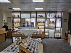 -LOGO眼镜·蔡司品牌折扣店(龙华清湖店)