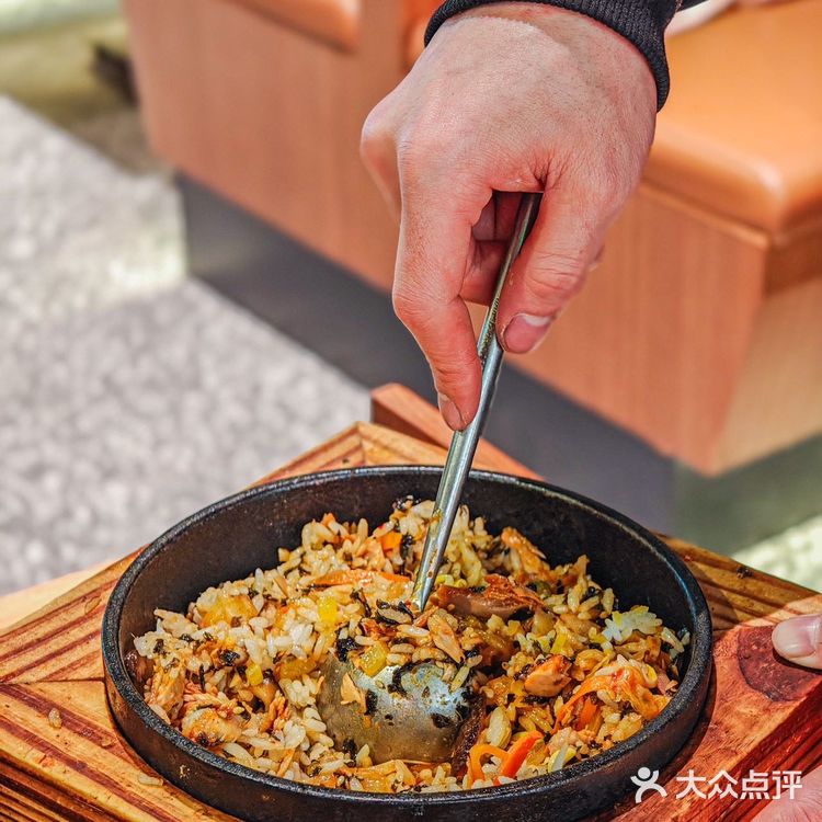 家人们，有没有听说过这家超火的韩式料理🤩 他们家的美食真是绝