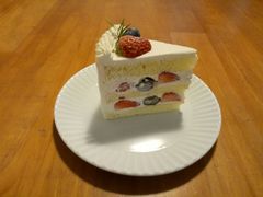 草莓蓝莓鲜奶蛋糕-猫里有甜