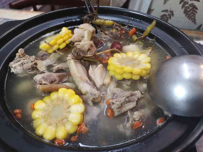 炭炉鸡(洛溪店)-"点了招牌的石橄榄鸡煲,份量很足,很入味.