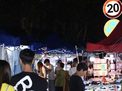 -吴山路夜市