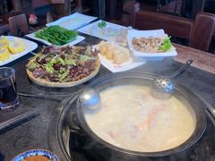 -大匠工房古船木艺术餐厅·猪肚鸡专门店(长白仙岛店)