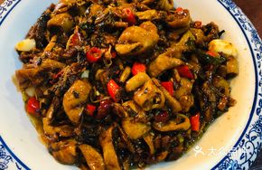Stewed Pig Intestines with Local Vegetables