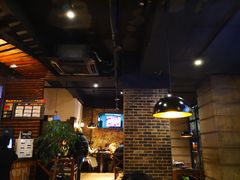 大堂-何师烧烤Pro ·江湖川菜·小龙虾·精酿(太古里旗舰店)