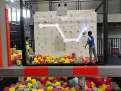 -嗨翻Hi-Fun竞技主题乐园·蹦床亲子生日轰趴(国光1937店)