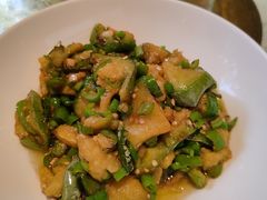 -阿瓦山寨·湘菜现炒·剁椒鱼头王(咸阳总店)
