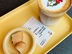 滇红玫瑰乳扇拿铁-FOOOO CITY CLUB 孚乐里音乐西餐酒吧(悠方店)