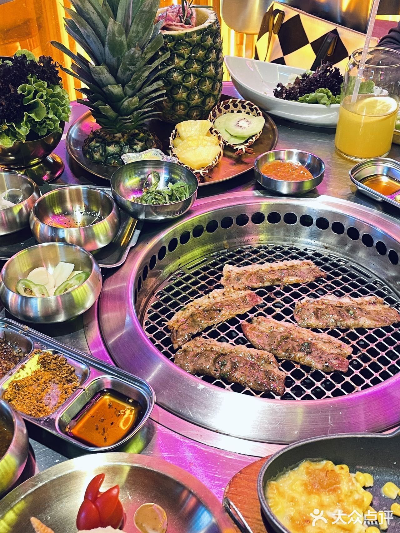 杭州|站着吃烤肉新派韩式烤肉假装在  和姐妹去湖滨银