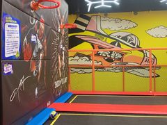 -爱蹦iBOON蹦床运动馆(江汉店)