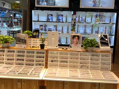 -MiRi眼镜连锁·蔡司·尼康控优点合作店(莘庄店)