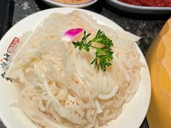 -老牌坊云南鱼豆花火锅(哈西万达店)