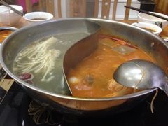 鸳鸯锅-苗伯妈酸汤火锅