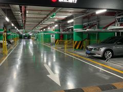 -白玉兰广场停车场