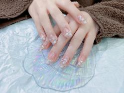 -灰姑娘美甲美睫馆