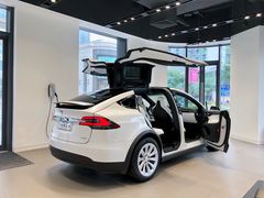-TESLA 特斯拉(上海太古汇体验店)