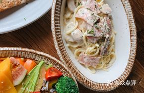 White Sauce Mushroom Bacon Pasta