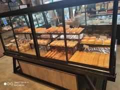 面包甜点陈列柜-皇冠幸福里动物奶油生日蛋糕(万达店)