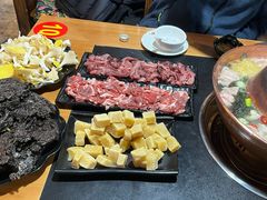 -果松木炭酸菜铜火锅·外婆参鸡汤