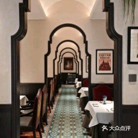 感受贵族般的用餐氛围