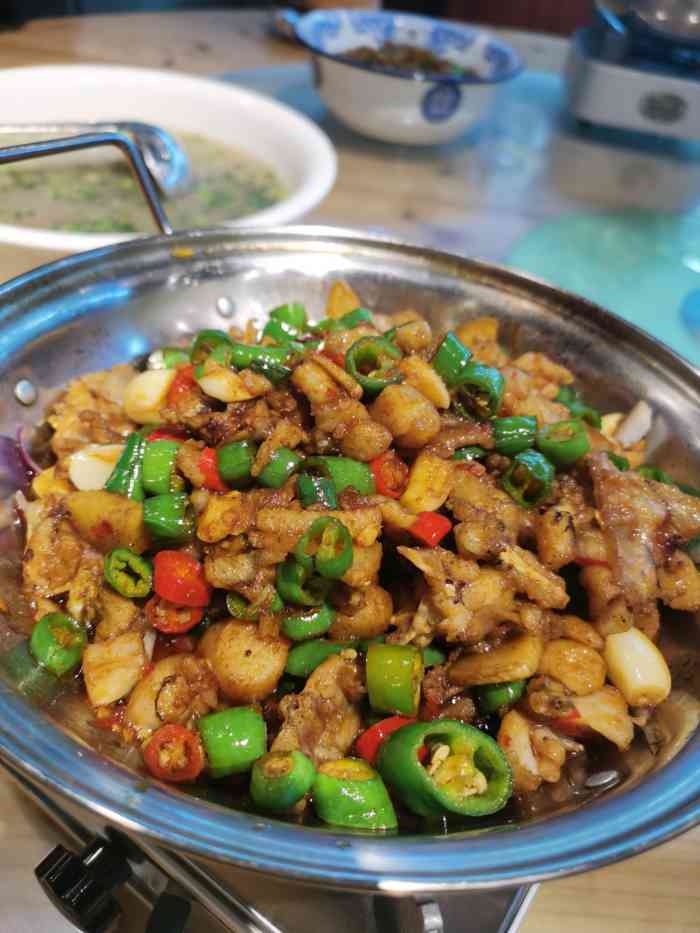 湘厨本味(南城店)-"[薄荷]环境:干净整洁,周天中午来的,来.