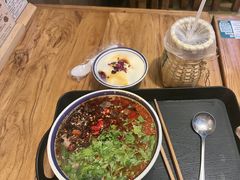 招牌生烫牛肉米线-云阿蛮云南生烫牛肉米线(奉贤路店)