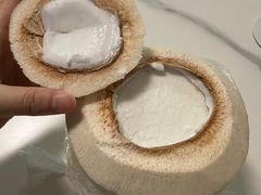 -志龙皇冠吃货椰子铺