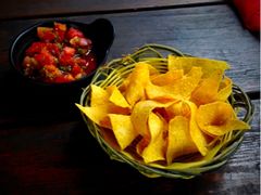 玉米片配番茄莎莎-Pistolera Mexican Cantina女枪手墨西哥餐厅(碧云路店)