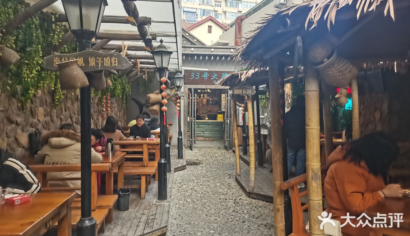 在青岛 青岛 这家绝对是我吃过最开心得一家饭店～