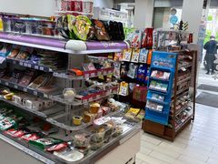 零售区-全家便利店(襄阳南路店)