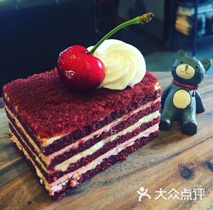 take urban(爱琴海购物公园店)红丝绒图片 - 第1张