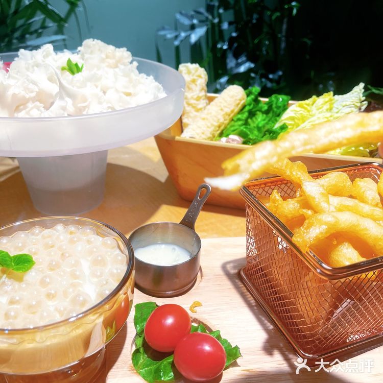 东门的宝藏“椰子鸡”，椰香满满鸡肉来一碗