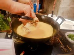 -鲜入围煮花胶鸡海鲜火锅