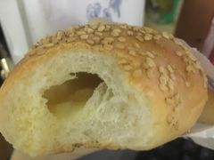 白芝麻黄油布里卷-仙峰天然面包(迎宾路店)