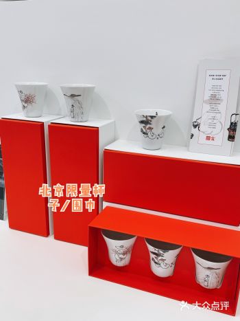 优衣库旗舰店限量款的杯子还不错/围巾普通