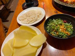 -三道苗苗鱼·美蛙黄辣丁(八里店)