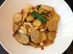 高山小土豆-鱼鲜饭香·招牌汽锅剁椒鱼头王