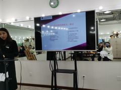 -粤港芭莎美容美发化妆学校